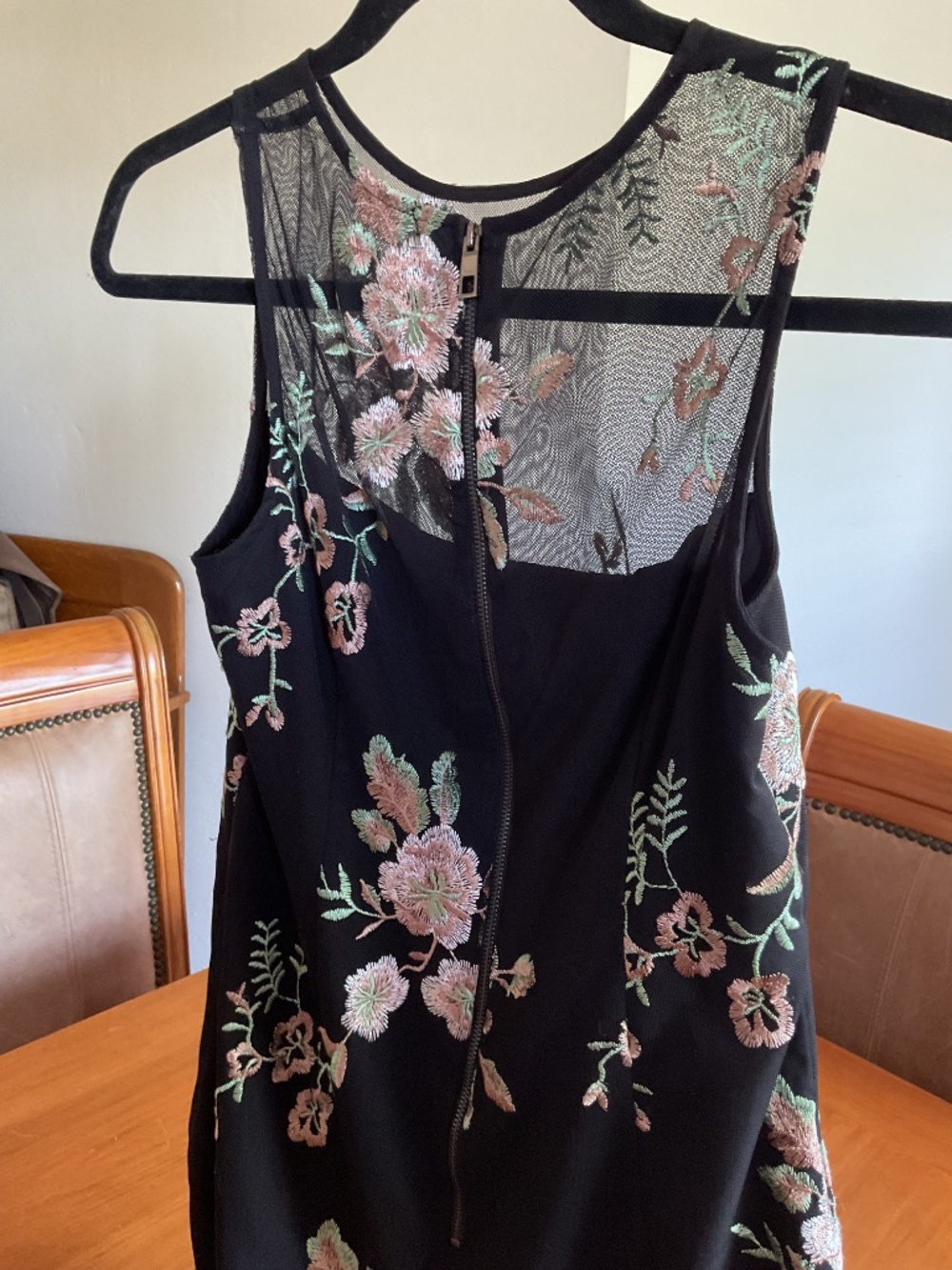 Vince Camuto Floral Black Dress size 4 Gorgeous Detail - Picture 6 of 16